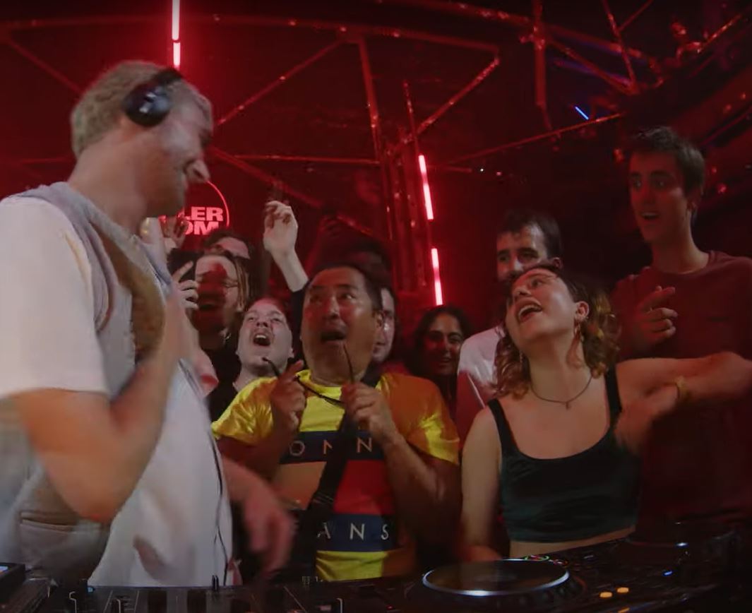 Watch Fred Again..'s response when a fan cuts the music during unreal Boiler Room set