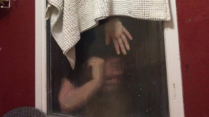Tinder date gets jammed upside-down in window trying to grab her own poo
