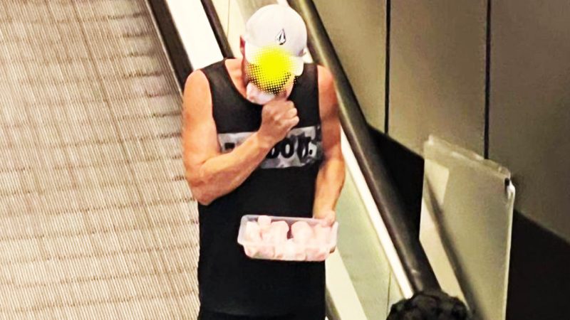 'Absolute savage': Aussie geezer spotted openly munching on raw chicken in mall