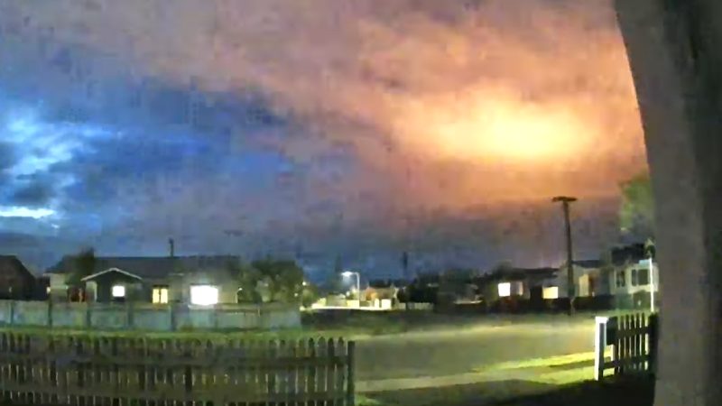 WATCH: Probable meteor explodes over Feilding sky, causes 'almighty bang' that shakes houses