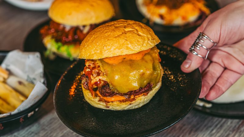 Uber Eats has 1980s prices on burgers & more to celebrate when the All Blacks first won the RWC
